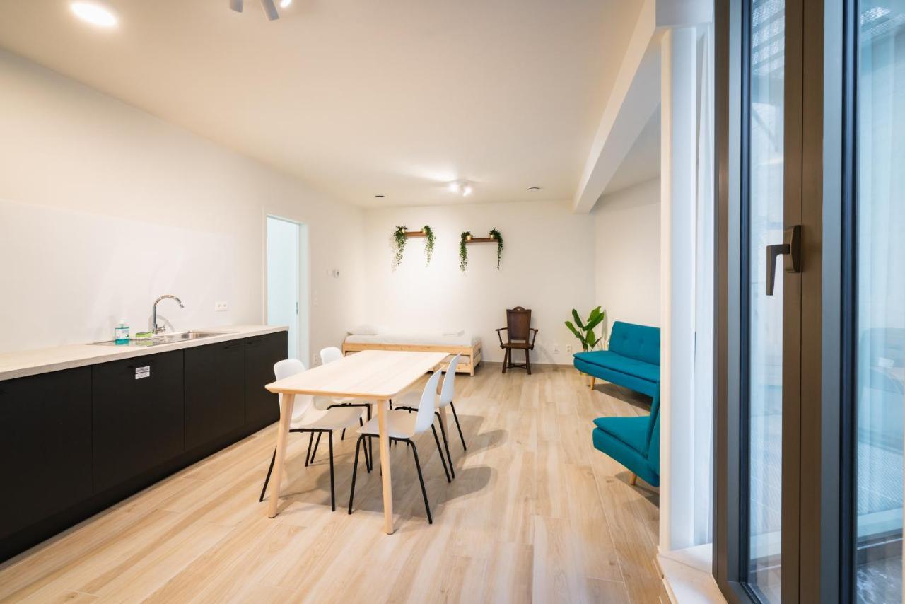 Opera Apartments In The Heart Of アントウェルペン エクステリア 写真